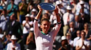 Халеп още не може да преживее загубата в Париж