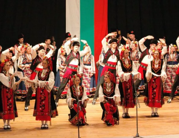 Два от най-награждаваните фолклорни ансамбли в страната със спектакъл в Бургас