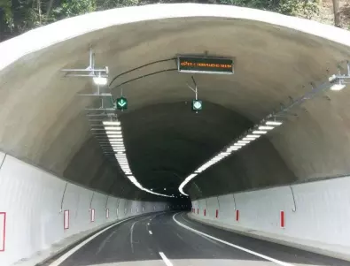 Утре шофьорите да карат с повишено внимание в тръбата за Варна на тунел „Ечемишка“ на АМ „Хемус“