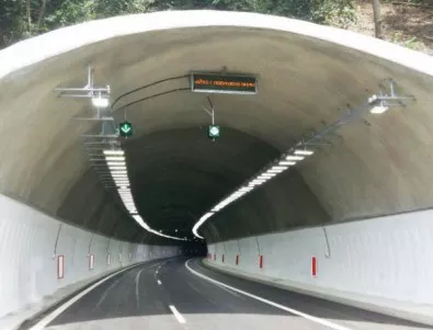 Ограничават движението в тунел 