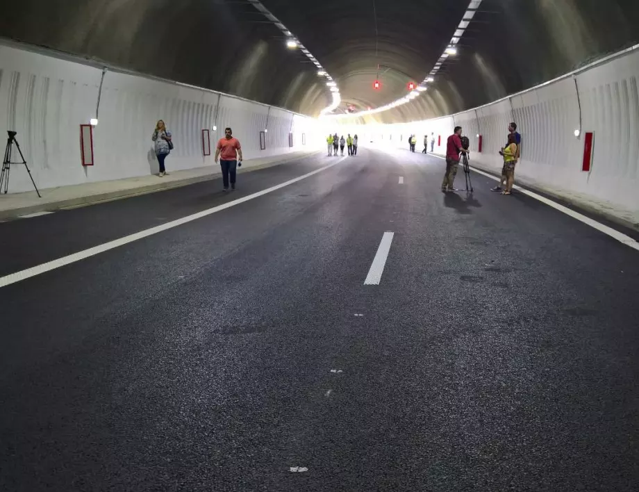 Движението в тръбата за София на тунел „Ечемишка“ се ограничава заради ремонт