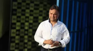 {{ otherArticle[0].article.title }}