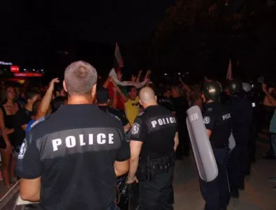 Големият протест в Асеновград не се размина без инцидент (ВИДЕО)