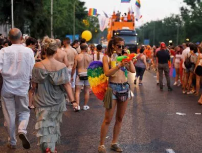 Милиони се включиха в гей парада в Мадрид