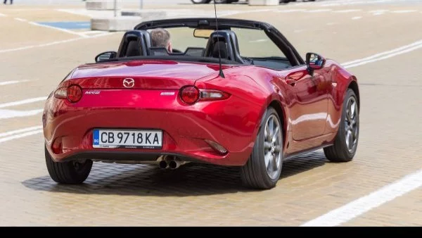 Mazda MX-5 SkyActiv-G 2.0: Избор със сърцето (тест-драйв)