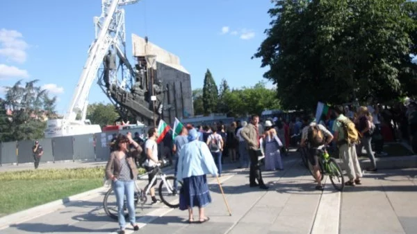 Отново протест срещу премахването на паметника пред НДК
