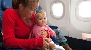 С бебе в самолета – съвети за оцеляване