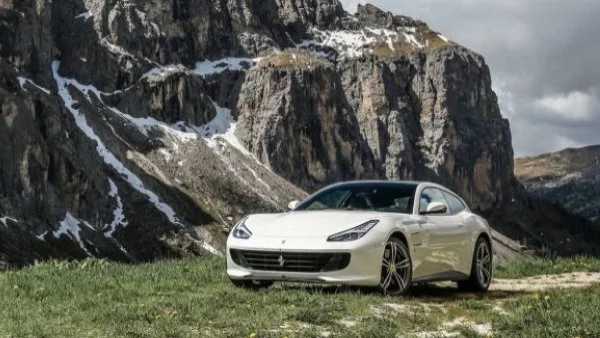 Ferrari ще предложи кросоувър през 2021 г.