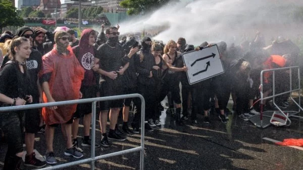 Над 290 души бяха задържани в третата нощ на протести срещу Г-20
