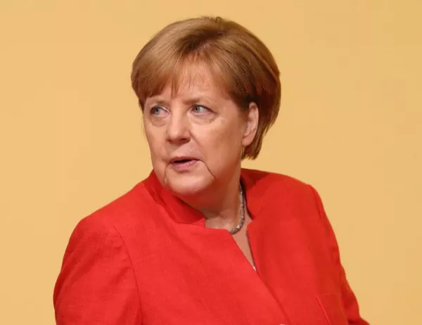 Меркел разкритикува предшественика си Герхард Шрьодер за новия му пост в "Роснефт"