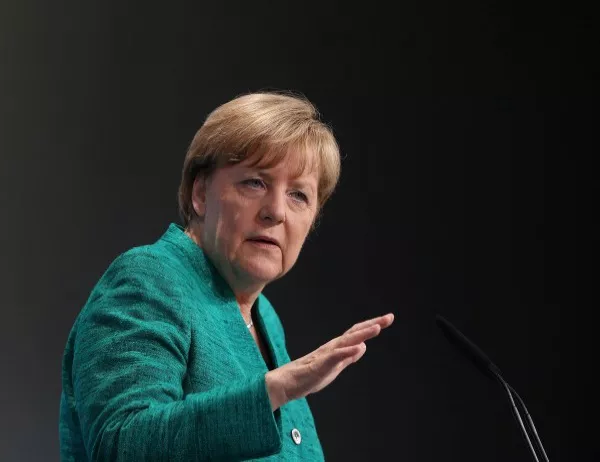Меркел с остри думи към Турция и Русия - заради човешките права и заради Украйна