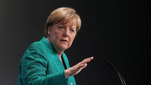 Меркел с призив за компромис за "ямайска" коалиция