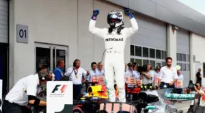 Ботас стартира първи в Бразилия, Хамилтън отпадна рано