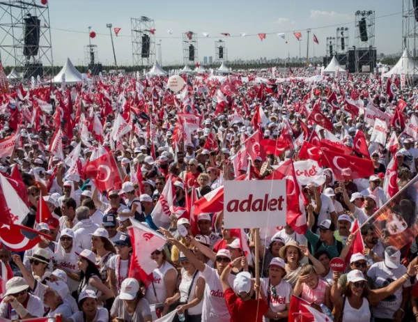 Заради страх от масови протести, Анкара временно забрани всякакви публични прояви