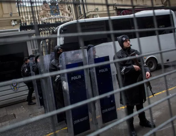 Нови арести в Турция: властите задържаха 68 офицери
