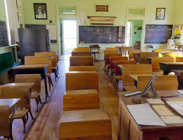 В 1071 училища и детски градини в страната са преустановени учебните занятия