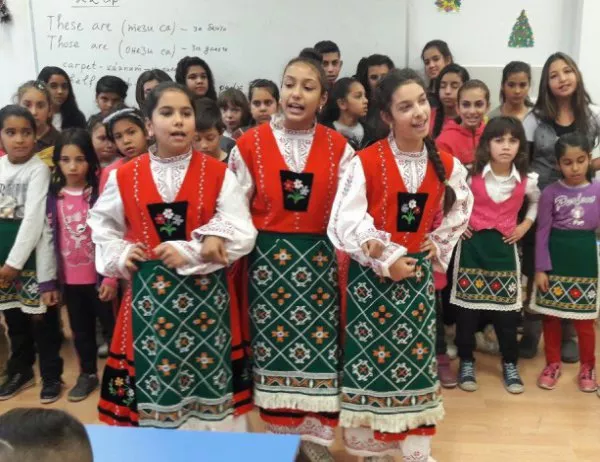 Успешната ромска интеграция в Асеновградско: Чрез български народни танци