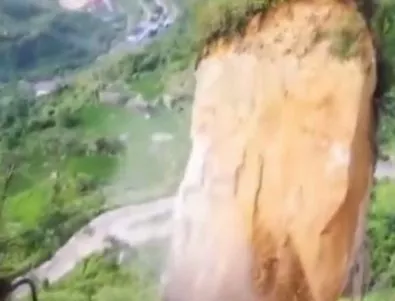 Цяла планина се срути в Китай (ВИДЕО)