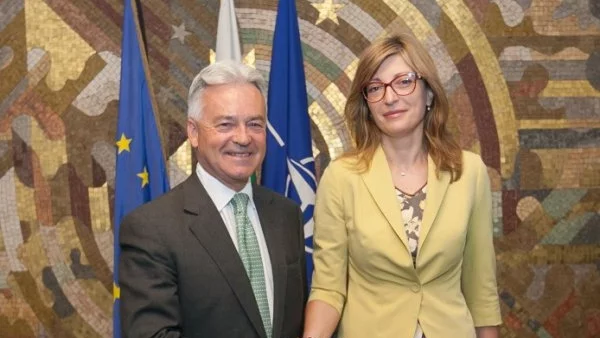 Захариева посрещна британския министър за Европа и Америка