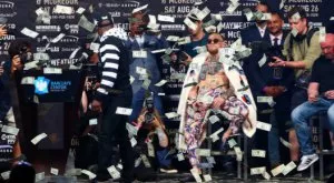 Мейуедър хвърли пачка долари по Макгрегър (ВИДЕО)