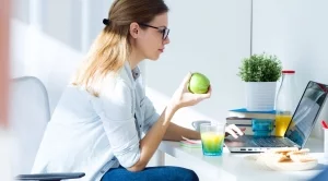Яжте тези 5 храни на работа за по-добра концентрация