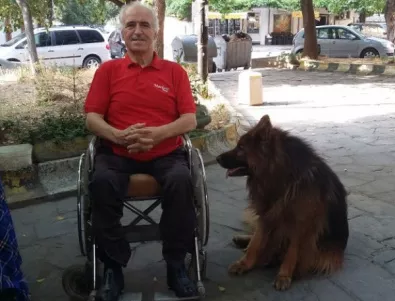 Асенoвград се сбогува с Павел Бойчев, а кучето Зевс още го чака пред вратата на клуба
