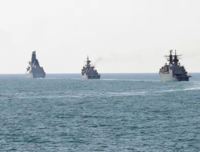 Два британски военни кораби се сблъскаха в Персийския залив, води се разследване (ВИДЕО и СНИМКА)