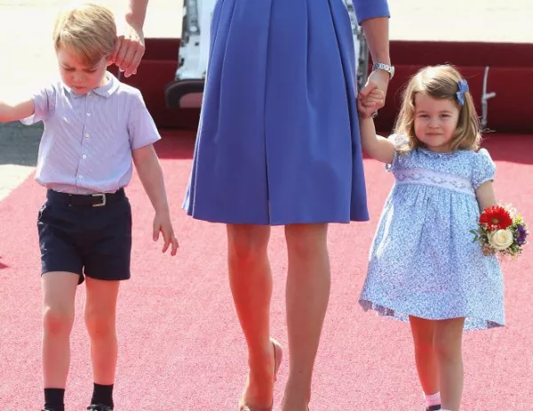 Принцеса Шарлот тръгна на детска градина (СНИМКИ)