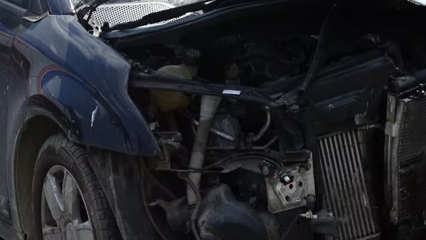 Автобус и кола катастрофираха в София