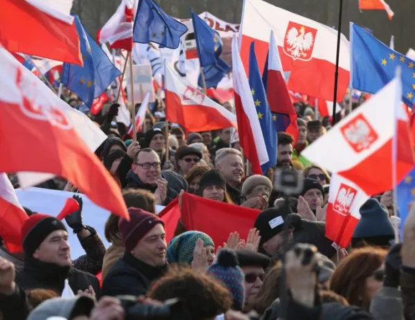 Полското правителство няма да се отказва от скандалната съдебна реформа