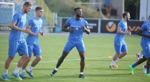 Обрат: Бивш нападател на Левски подписа със Славия вместо с Царско село