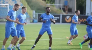 {{ otherArticle[0].article.title }}