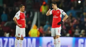 Санчес и Йозил остават в Арсенал, подписват нови договори