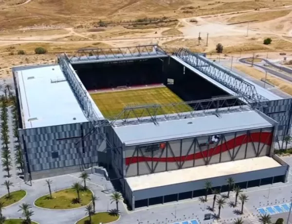 Разкошният стадион в пустинята, на който Лудогорец ще играе (ВИДЕО)