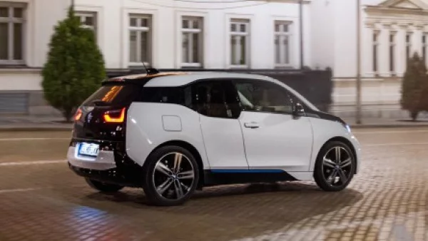 BMW i3: Лайкове, смях и много въпроси (тест-драйв)