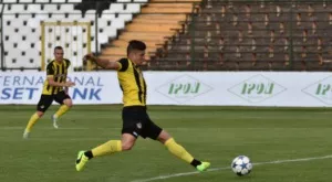 {{ otherArticle[0].article.title }}