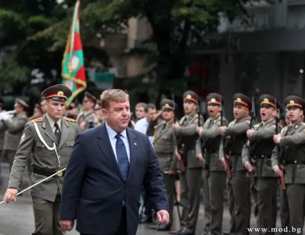 Каракачанов: България ще съществува, докато има Българска армия
