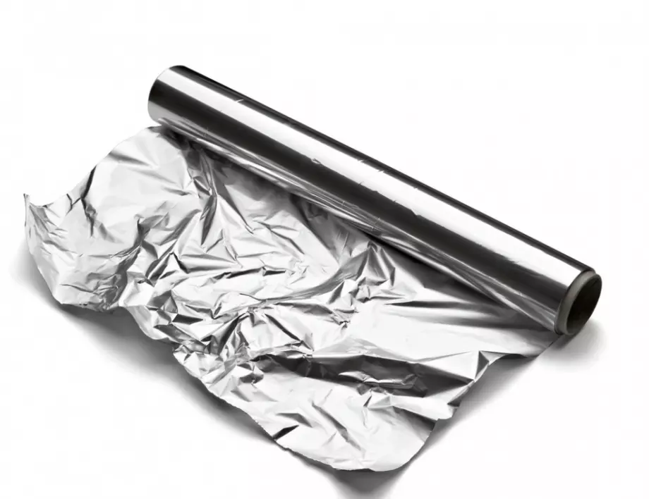 Често увивате храна в алуминиево фолио? Това може да ви се случи