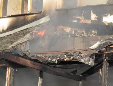 Специалисти ще оглеждат опожарения блок в Бойчиновци