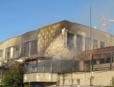 Пожар изпепели бивша гребна база и ресторант на брега на Дунав