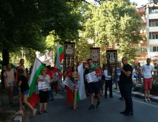 Спокойно протича протестът в Асеновград