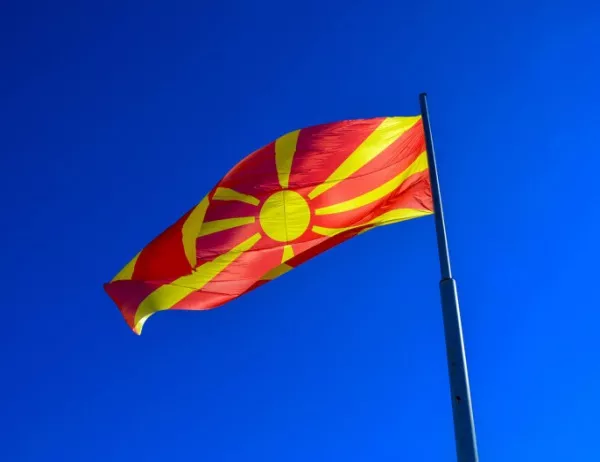 Македония спира антиквизацията, започва демонтаж на паметници