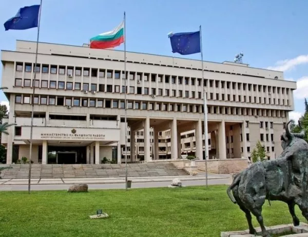МВнР: Българите, снимали парламента в Скопие, не са арестувани