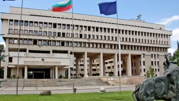 МВнР: Българите, снимали парламента в Скопие, не са арестувани