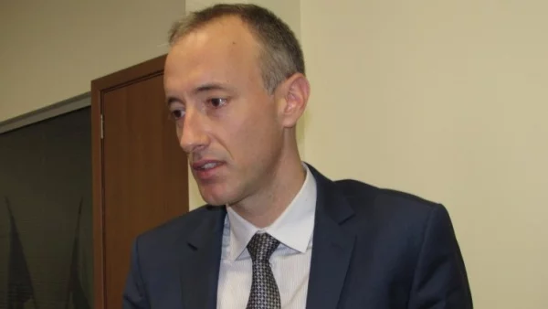 МОН обещава повече професионални паралелки в училищата от догодина 