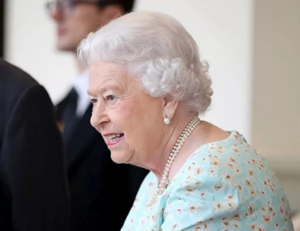 И кралица Елизабет II се появи в "Панамските досиета"
