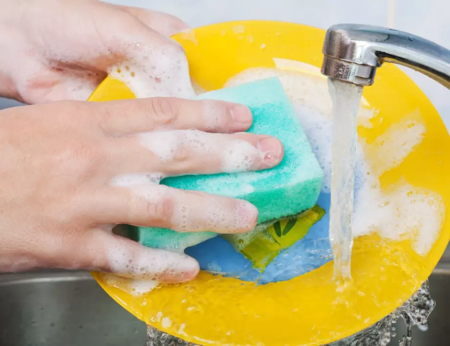 Мръсна прахосмукачка, гъба за съдове и четка за тоалетна: Как да почиствате почистващи продукти?