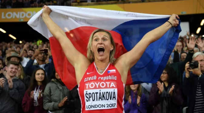 Шпотакова с втора световна титла на копие
