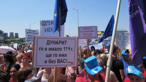 800 работници от "Дунарит" блокираха района на ГКПП "Дунав мост"