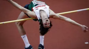 {{ otherArticle[0].article.title }}